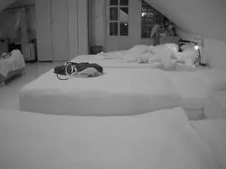 Camsoda Private Sex Chat of voyeurcam-julmodels-bed-3
