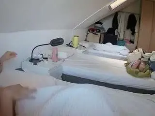 Camsoda Private Sex Chat of voyeurcam-julmodels-bed-4