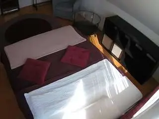 Camsoda Private Sex Chat of voyeurcam-julmodels-whitebed-2