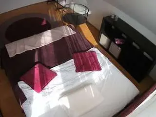 Camsoda Nude Webcam of voyeurcam-julmodels-whitebed-2