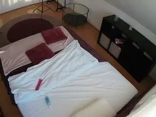Camsoda Free Porn Cam of voyeurcam-julmodels-whitebed-2