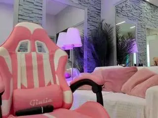 Camsoda Free Porn Cam of reina-cummingss