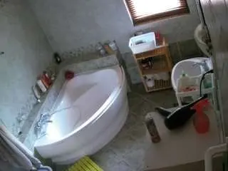 Camsoda Sex Chat of voyeurcam-julmodels-bath-1st-2