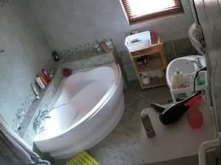 Camsoda Nude Webcam of voyeurcam-julmodels-bath-1st-2
