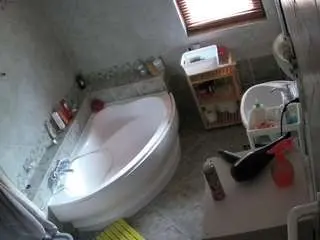 Camsoda Adult Video Chat of voyeurcam-julmodels-bath-1st-2