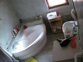Camsoda Private Sex Chat of voyeurcam-julmodels-bath-1st-2