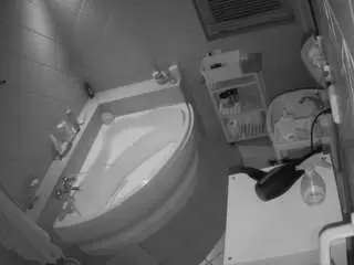 Camsoda Watch Live Sex Cams of voyeurcam-julmodels-bath-1st-2