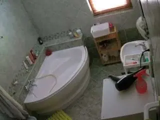 Camsoda Sex Cam of voyeurcam-julmodels-bath-1st-2