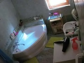 Camsoda Sex Cam of voyeurcam-julmodels-bath-1st-2