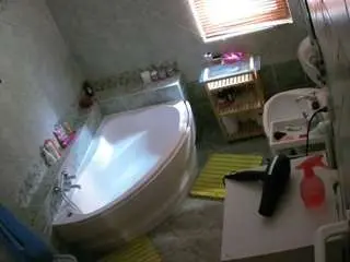Camsoda Adult Video Chat of voyeurcam-julmodels-bath-1st-2