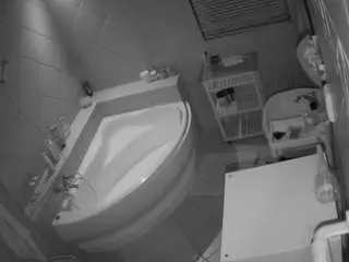 Camsoda Private Sex Chat of voyeurcam-julmodels-bath-1st-2