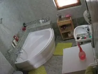 Camsoda Private Sex Chat of voyeurcam-julmodels-bath-1st-2