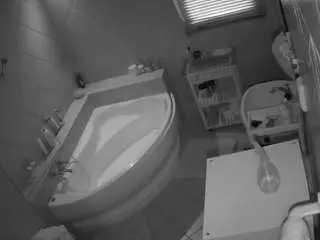 Camsoda Adult Webcam of voyeurcam-julmodels-bath-1st-2