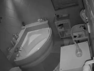 Camsoda Adult Webcam of voyeurcam-julmodels-bath-1st-2