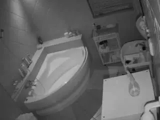 Camsoda Private Sex Chat of voyeurcam-julmodels-bath-1st-2