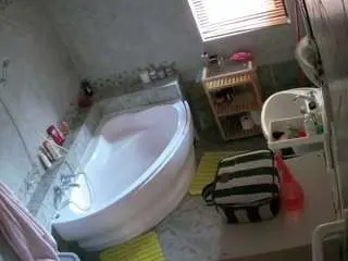 Camsoda Free Porn Cam of voyeurcam-julmodels-bath-1st-2