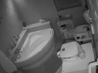 Camsoda Adult Video Chat of voyeurcam-julmodels-bath-1st-2