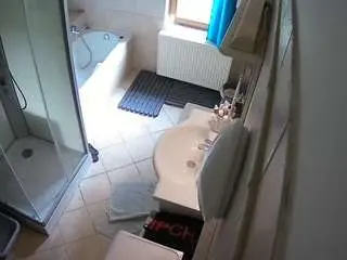 Camsoda Nude Webcam of voyeurcam-julmodels-bath-2nd-2