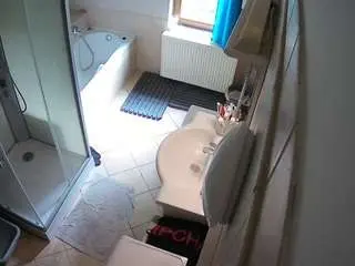 Camsoda Watch Live Sex Cams of voyeurcam-julmodels-bath-2nd-2