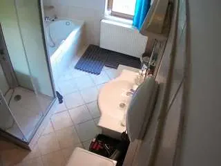 Camsoda Private Sex Chat of voyeurcam-julmodels-bath-2nd-2