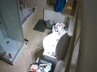 Camsoda Free Porn Cam of voyeurcam-julmodels-bath-2nd-2