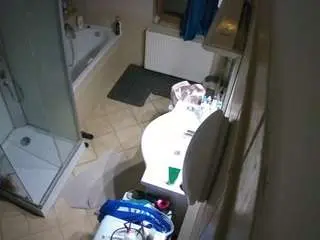 Camsoda Sex Cam of voyeurcam-julmodels-bath-2nd-2