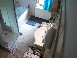 Camsoda Adult Video Chat of voyeurcam-julmodels-bath-2nd-2