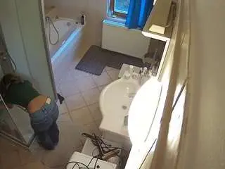 Camsoda Adult Webcam of voyeurcam-julmodels-bath-2nd-2