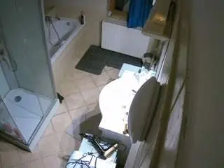 Camsoda Live Sex Cam of voyeurcam-julmodels-bath-2nd-2