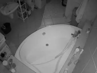 Camsoda Adult Webcam of voyeurcam-julmodels-bath-1st-1