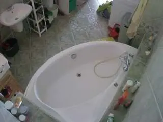 Camsoda Adult Video Chat of voyeurcam-julmodels-bath-1st-1
