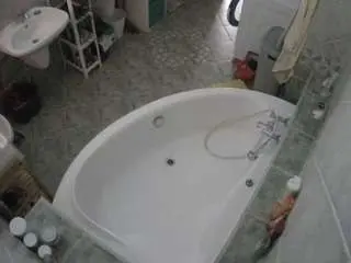 Camsoda Adult Video Chat of voyeurcam-julmodels-bath-1st-1