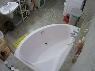 Camsoda Sex Cam of voyeurcam-julmodels-bath-1st-1