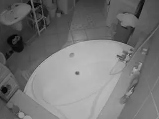 Camsoda Private Sex Chat of voyeurcam-julmodels-bath-1st-1