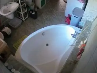 Camsoda Free Porn Cam of voyeurcam-julmodels-bath-1st-1