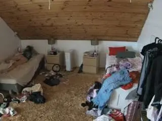Camsoda Nude Webcam of voyeurcam-julmodels-whitebed-3