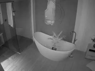 Camsoda Nude Webcam of voyeurcam-casa-salsa-bathroom-5