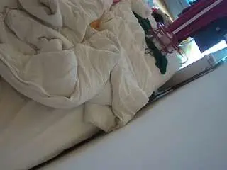 Camsoda Private Sex Chat of voyeurcam-julmodels-whitebed-4