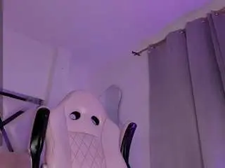 Camsoda Free Porn Cam of mia-royal