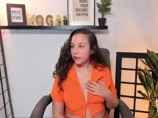 Camsoda Sex Cam of elamaxwell