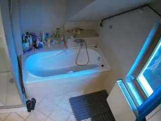 Camsoda Sex Chat of voyeurcam-julmodels-bath-2nd-1