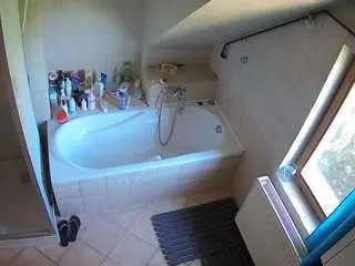 Camsoda Free Live Porn of voyeurcam-julmodels-bath-2nd-1