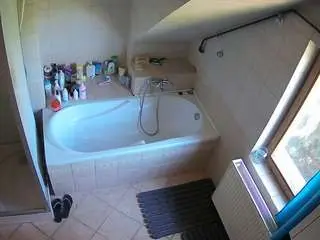 Camsoda Free Live Porn of voyeurcam-julmodels-bath-2nd-1