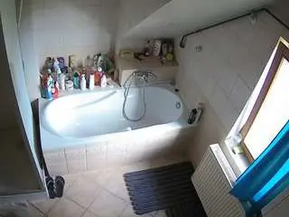 Camsoda Adult Video Chat of voyeurcam-julmodels-bath-2nd-1