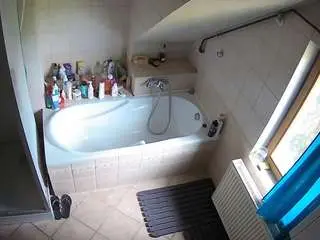 Camsoda Live Sex of voyeurcam-julmodels-bath-2nd-1