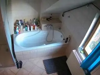 Camsoda Free Live Porn of voyeurcam-julmodels-bath-2nd-1