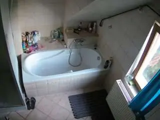 Camsoda Live Porn of voyeurcam-julmodels-bath-2nd-1