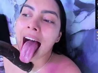 Camsoda Free Live Porn of evelinn-belen