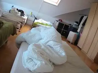Camsoda Private Sex Chat of voyeurcam-julmodels-bed-1