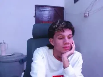 Chaturbate Live Sex Cam of andy_dan1